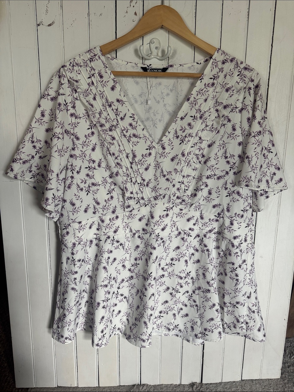 BloomChic Peplum Blouse White Purple Floral Size 18-20